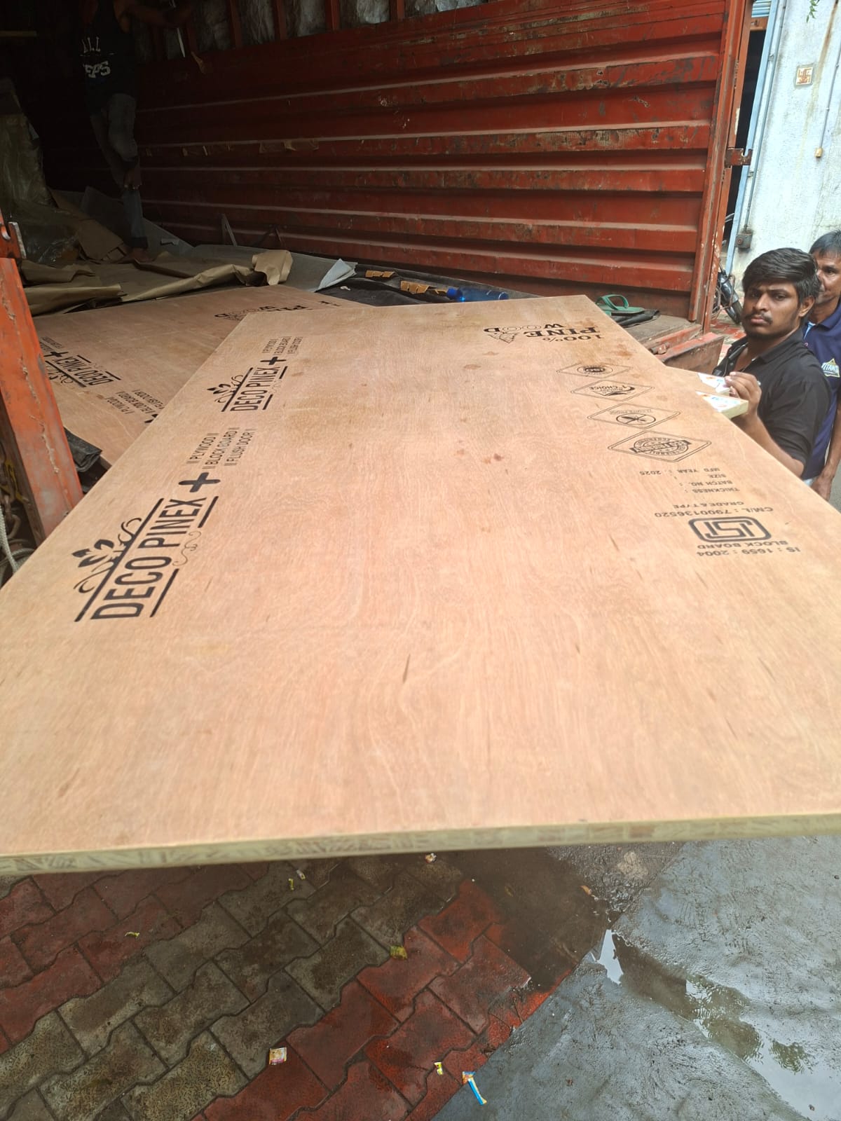 Plywood & Laminate's